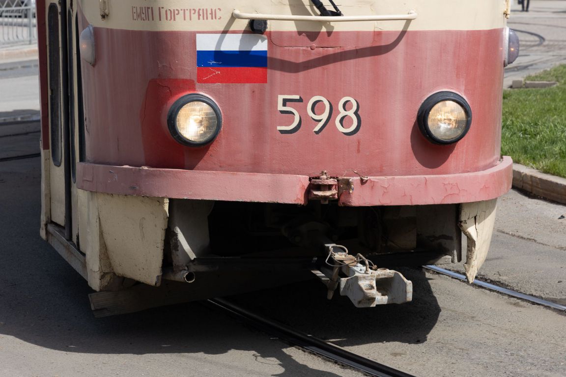 В Екатеринбурге из-за аварии с фурой встали трамваи | 06.06.2024 |  Екатеринбург - БезФормата